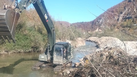Uprava za vode: Završeni hitni radovi u koritu rijeke Ibar u Rožajama thumb2.jpg