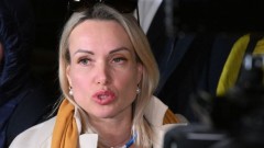 Rusija i Ukrajina: Osam i po godina zatvora za rusku novinarku zbog antiratnog protesta ispred Kremlja
