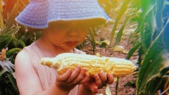 Deca: Šestogodišnjak koji obožava povrće, ne jede meso, brine se zbog klimatskih promena i ima veganski kanal na Jutjubu