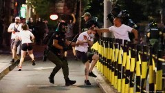 EU mora da kazni Vučića, „grobara demokratije“