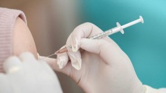 Doktor u Americi oslobođen optužbi za uništavanje kovid vakcina 