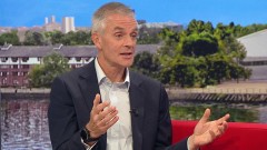 Gledaoci zabrinuti zbog mešanja politike u rad BBC-ja: Tim Dejvi