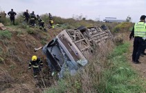 Teška saobraćajna nesreća u Sremu: Najmanje dvoje poginulih, oko 80 povređenih