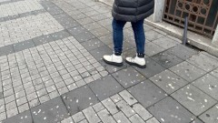 Ko i kako uklanja mrlje od žvaka sa trotoara u Srbiji