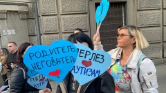 Roditelj-negovatelj u Srbiji: Zakon ne menja bol, ali bi barem olakšao borbu