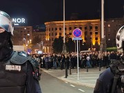 Policija između pristalica vlasti i demonstranata u Beogradu
