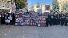 'Dosta je': Protestna šetnja porodica stradalih u klubu u Kočanima 