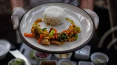 Da li bi svet trebalo da smanji potrošnju pirinča