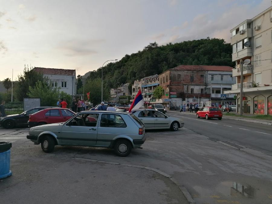 Ауто колоне у више градова Црне Горе.