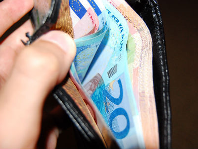 Počinje obračun kriznog poreza money-in-wallet1397.jpg