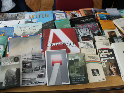B.Polje: Knjige na poklon biblioteci vukoman-1.jpg
