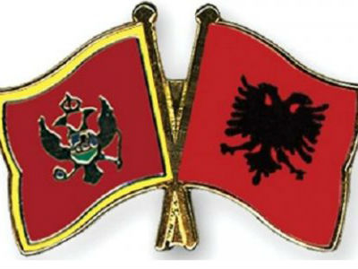 Albancima bi koristilo dvojno državljanstvo flag.jpg