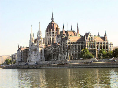 Mađarski parlament kritikuje EU maaarski-parlament.jpg