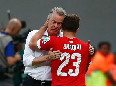 Hicfild: Šaćiri pokazao za šta je sposoban tecnico-ottmar-hitzfeld-cumprimenta-shaqiri-autor-dos-tres-gols-da-vitoria-da-suica-sobre-honduras-14037338029831132x799.jpg