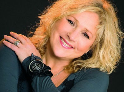 Marina Perazić pjeva na Montenegro prajdu perazuxcc.jpg