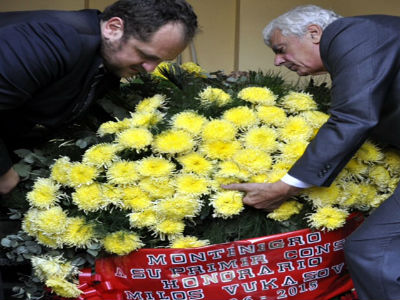 Vijenac na grob kapetana Miloša Vukasovića image61.jpg