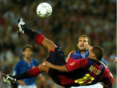 Rivaldo se vraća na teren rivaldo.jpg