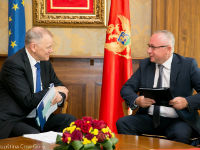 604324_mustafic-i-komesar-eu-za-bezbjednost-hranejpg