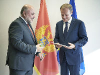 636355_amb-sarkic---predsjednik-ek-tusk-predaja-akreditivajpg