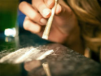 676349_drugabuse-shutter94993600-blonde-snortingjpg