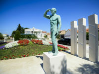 767051_spomenik-bariiau-1jpg