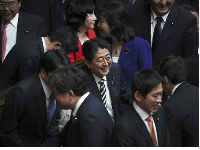 812497_inzo-abe-parlament-reizbor-betajpg