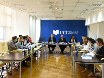 826543_uo-ucg2jpg