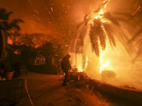 Požari i dalje bjesne, angažovano hiljade vatrogasaca