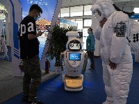 Robot u Japanu podsjeća ljude da nose masku 
