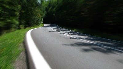 EIB: 40 miliona za sanaciju 180 kilometara puta road-259815_1920.jpg