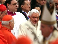 Bivši papa Benedikt XVI krhkog zdravlja