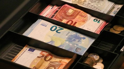 Slatkiši, pivo, koka kola skuplji 6 do 60 centi? cash-box-gfb283e3d31280.jpg