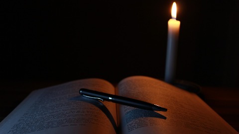 candle-gffe0b8c4a1280.jpg
