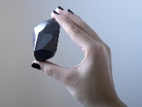 Najveći crni dijamant na svijetu prodat za 3,7 miliona eura