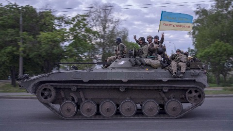Kijev: U Azovstalju i dalje ima ljudi; Rusija: Predala se 694 ukrajinska vojnika 