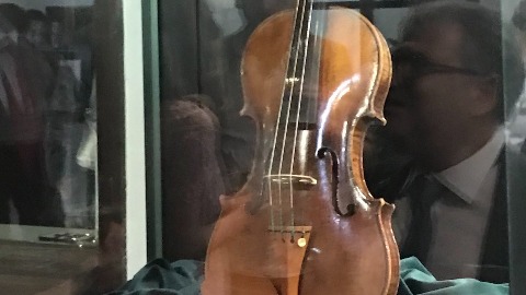 Violina "Gvarneri" izložena u RTCG