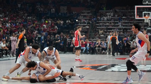 Efes prvi finalista: Micić sa zvukom sirene srušio Olimpijakos 22139647889371.jpg