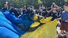 Berlin: Uklonjena ukrajinska zastavu u blizini Sovjetskog ratnog spomenika