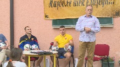 Fudbalski reprezentativci posjetili školu u Drezgi